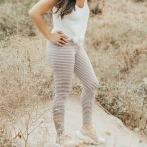 CJLA Carly Jean Los Angeles Leggings yoga pants stretch High Waist Size Medium